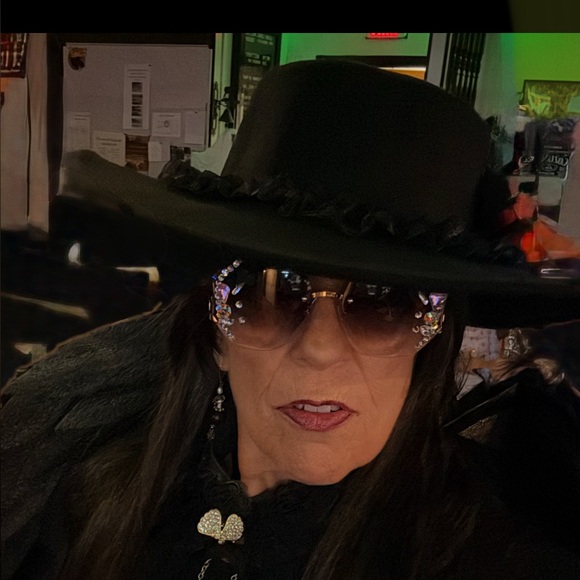 Meet your Posher, Jacqueline - Picture 3 of 15